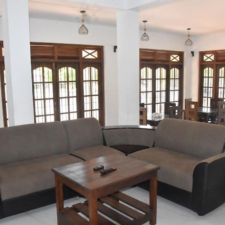Silverline Guest House Anuradhapura Buitenkant foto