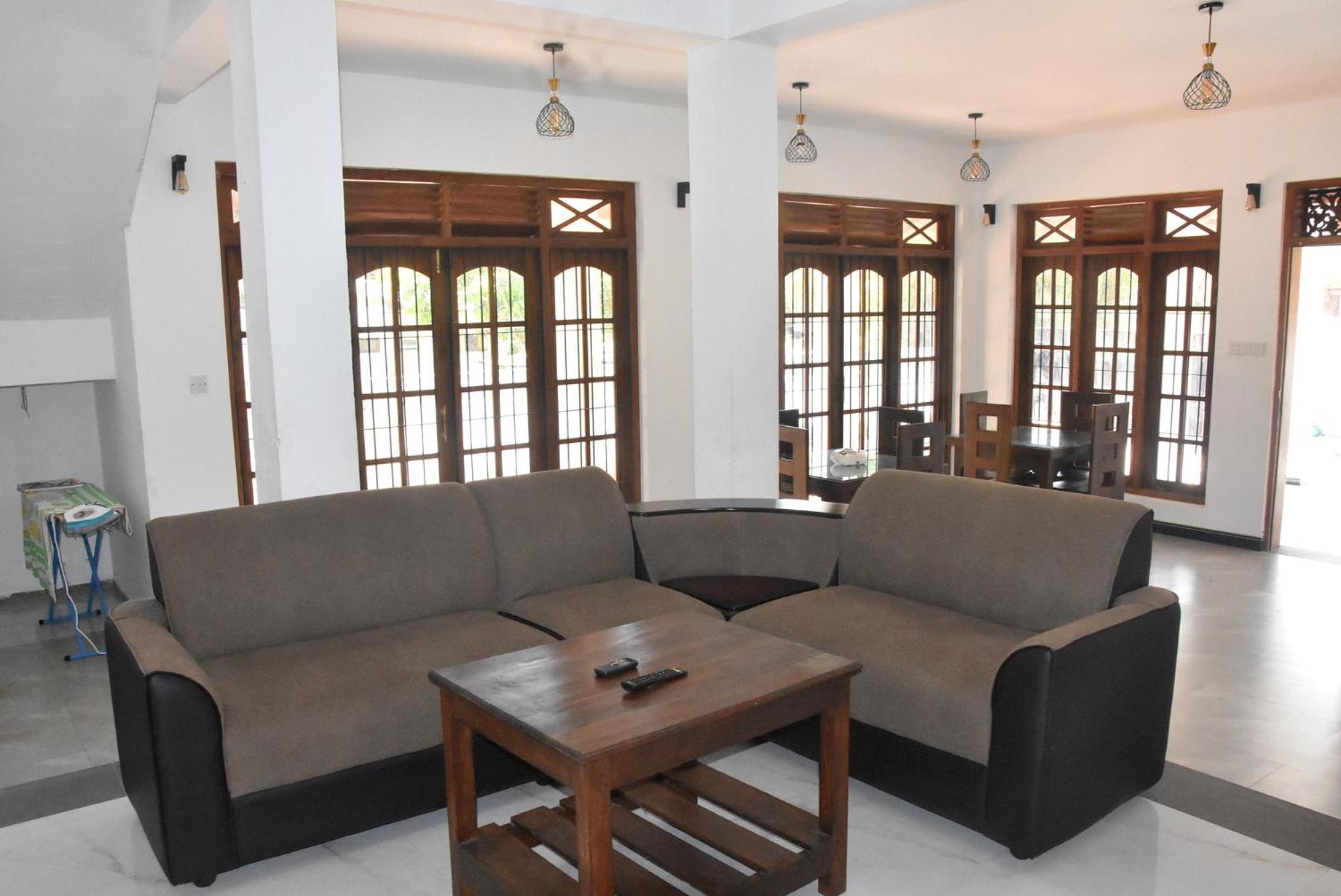 Silverline Guest House Anuradhapura Buitenkant foto