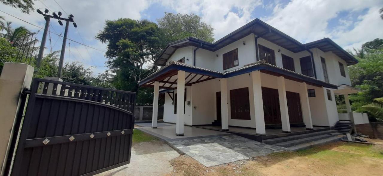 Silverline Guest House Anuradhapura Buitenkant foto