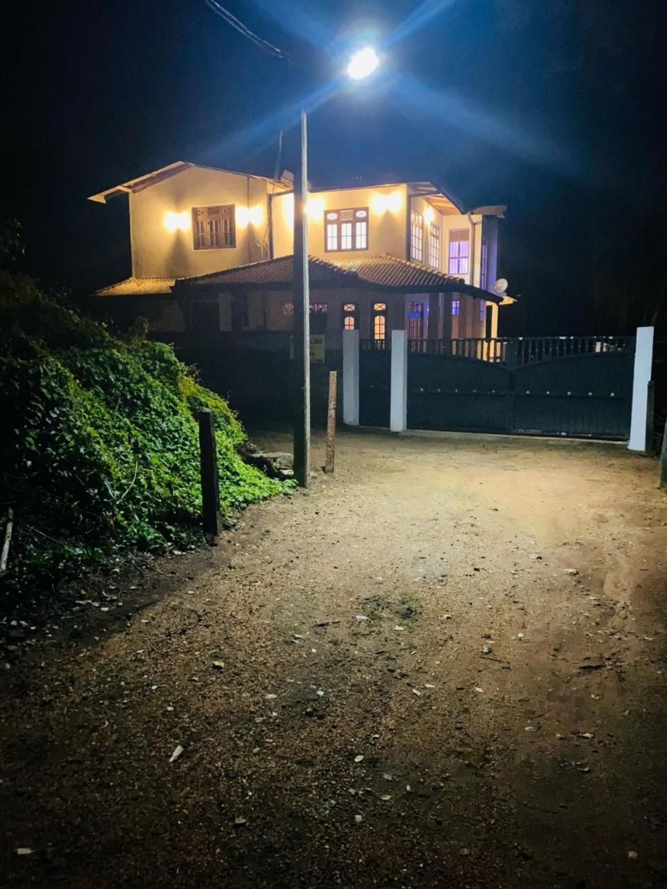 Silverline Guest House Anuradhapura Buitenkant foto