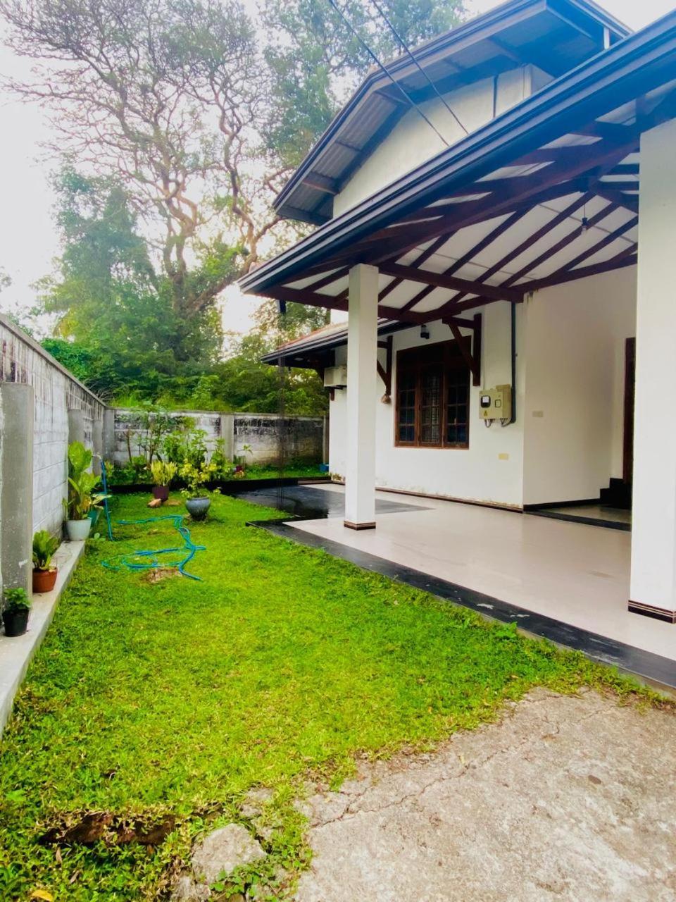 Silverline Guest House Anuradhapura Buitenkant foto