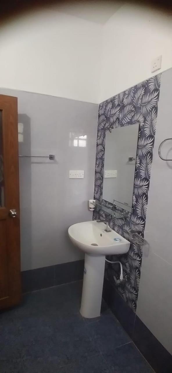 Silverline Guest House Anuradhapura Buitenkant foto